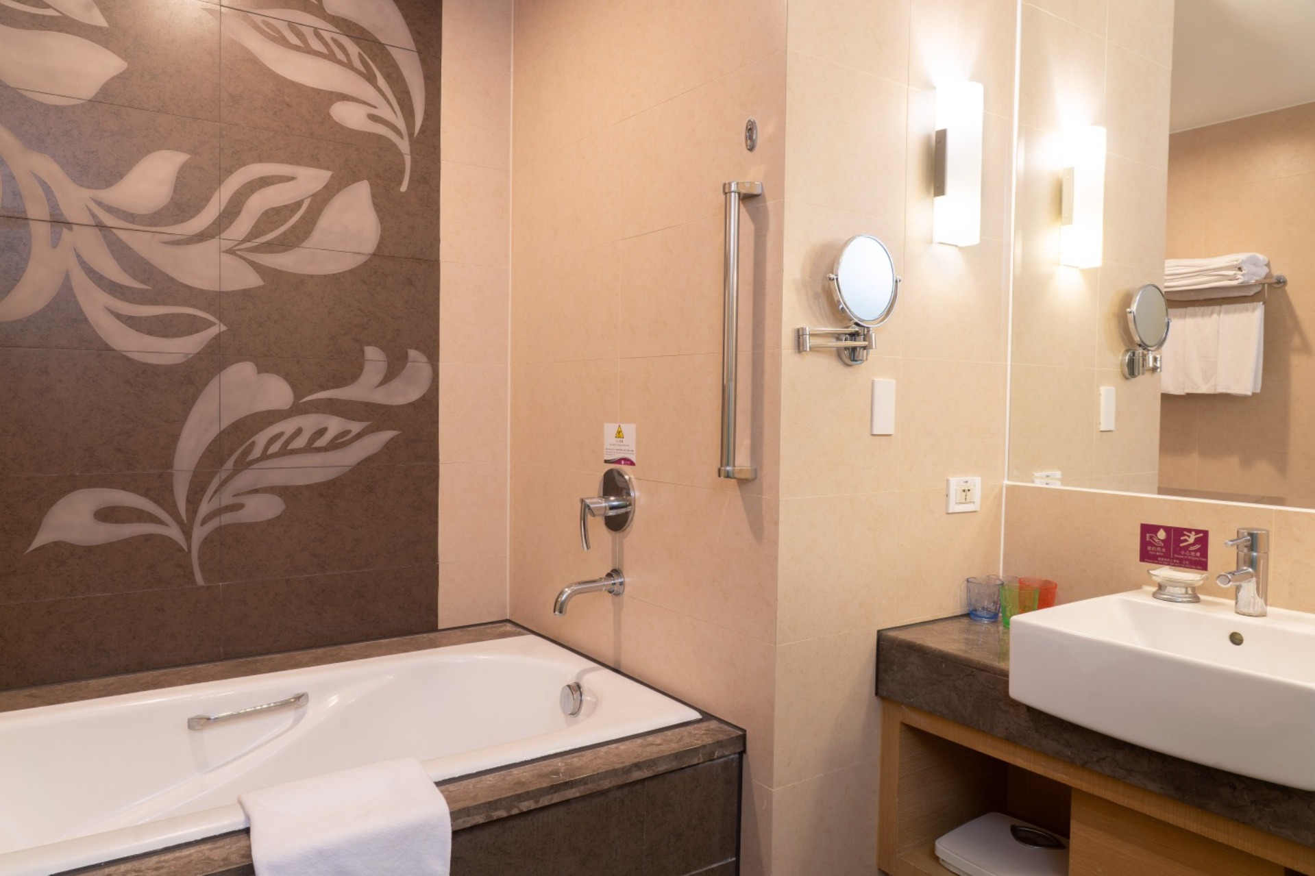 【義大皇家酒店】12坪空間的「雅緻家庭房」提供二中床房型,讓旅客放鬆身心 【義大皇家酒店】12坪空間的「雅緻家庭房」提供二中床房型,讓旅客放鬆身心